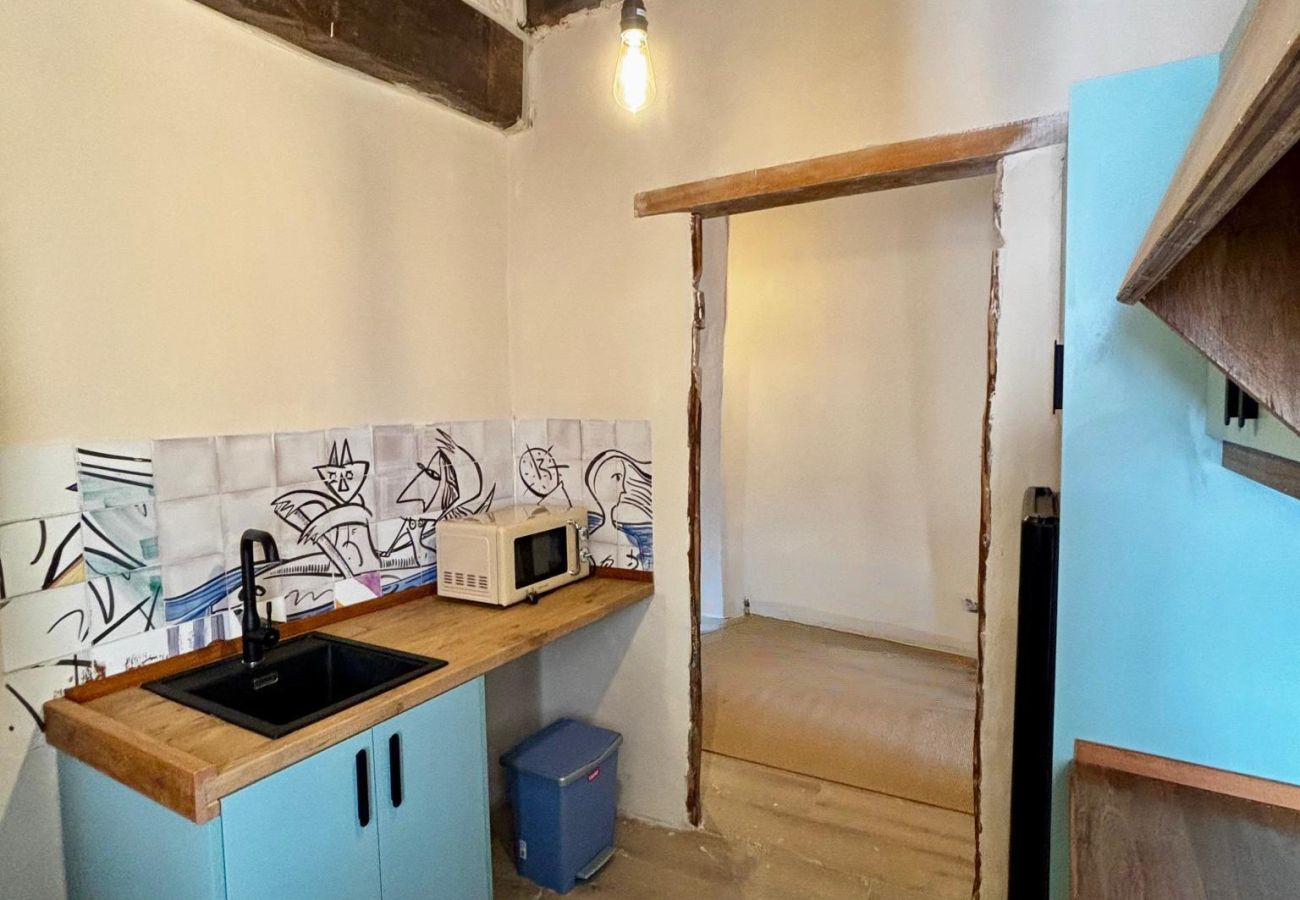 Estudio en Cuenca - Casa Colgada “Mirador de Leonor III” by Gloove