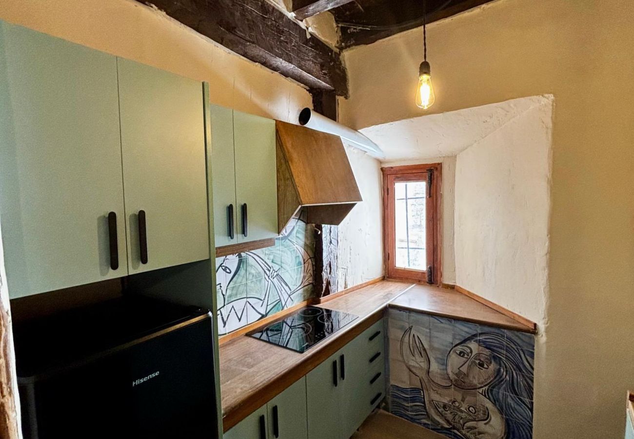 Estudio en Cuenca - Casa Colgada “Mirador de Leonor III” by Gloove