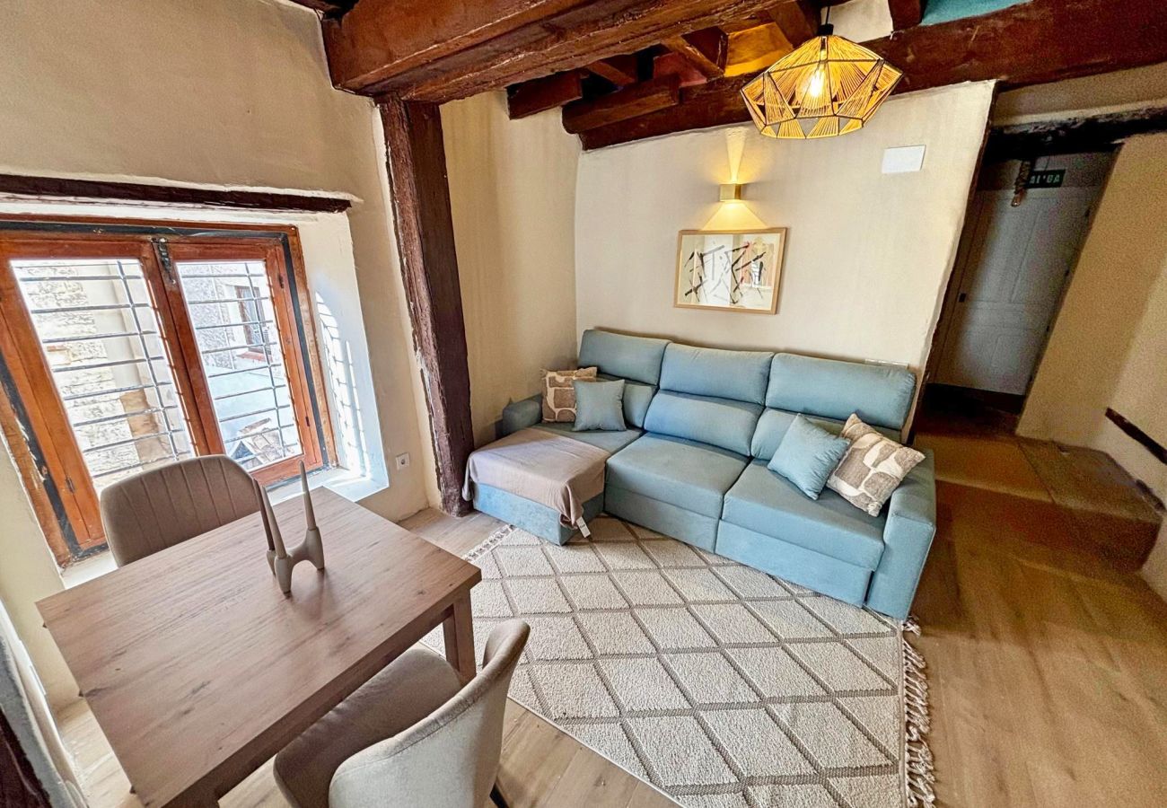 Estudio en Cuenca - Casa Colgada “Mirador de Leonor III” by Gloove