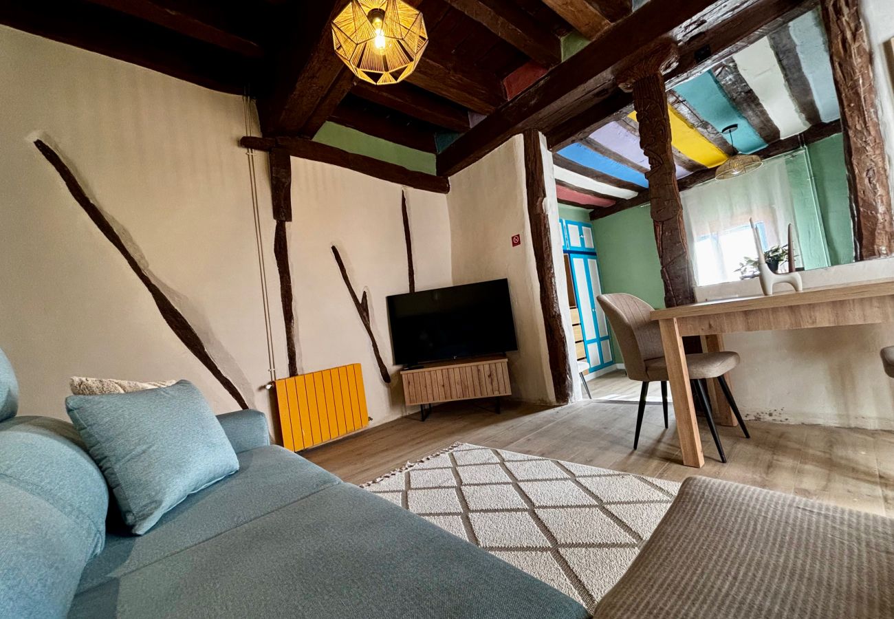 Estudio en Cuenca - Casa Colgada “Mirador de Leonor III” by Gloove