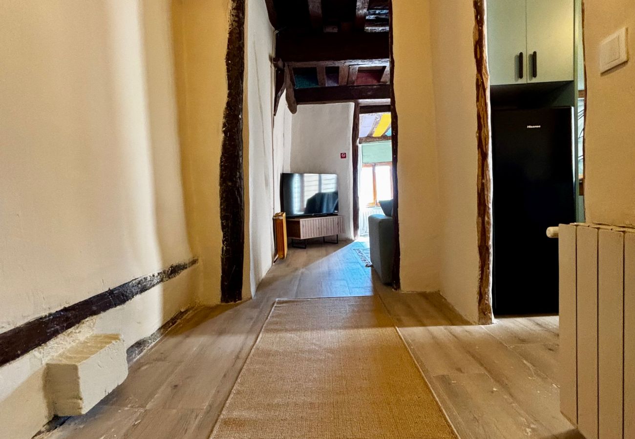 Estudio en Cuenca - Casa Colgada “Mirador de Leonor III” by Gloove