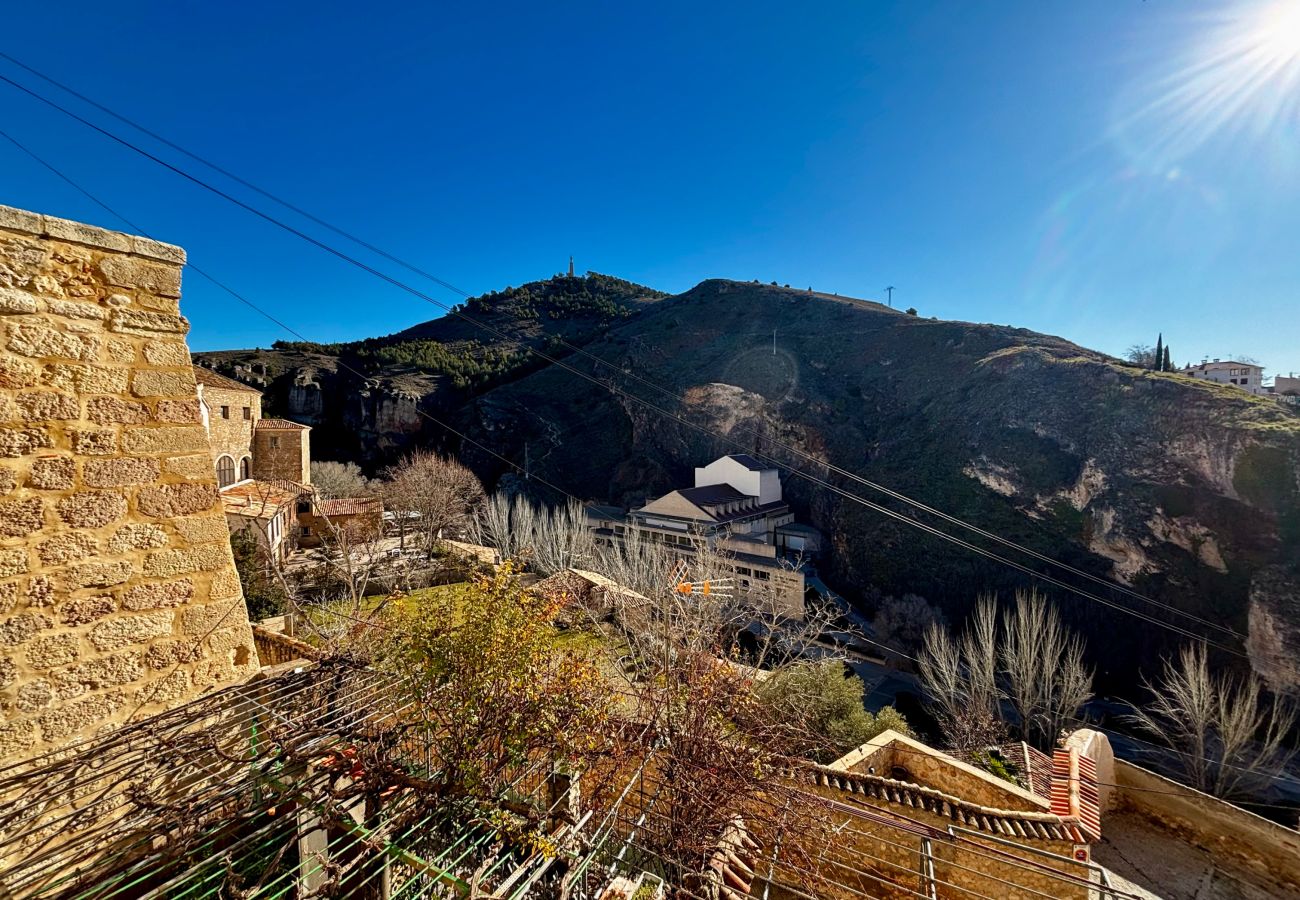 Estudio en Cuenca - Casa Colgada “Mirador de Leonor III” by Gloove