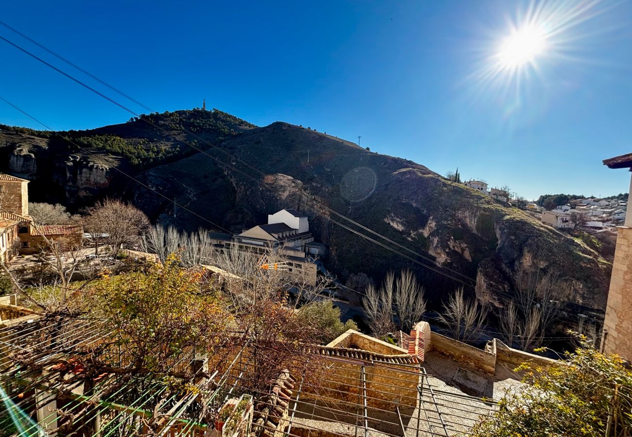 Estudio en Cuenca - Casa Colgada “Mirador de Leonor III” by Gloove