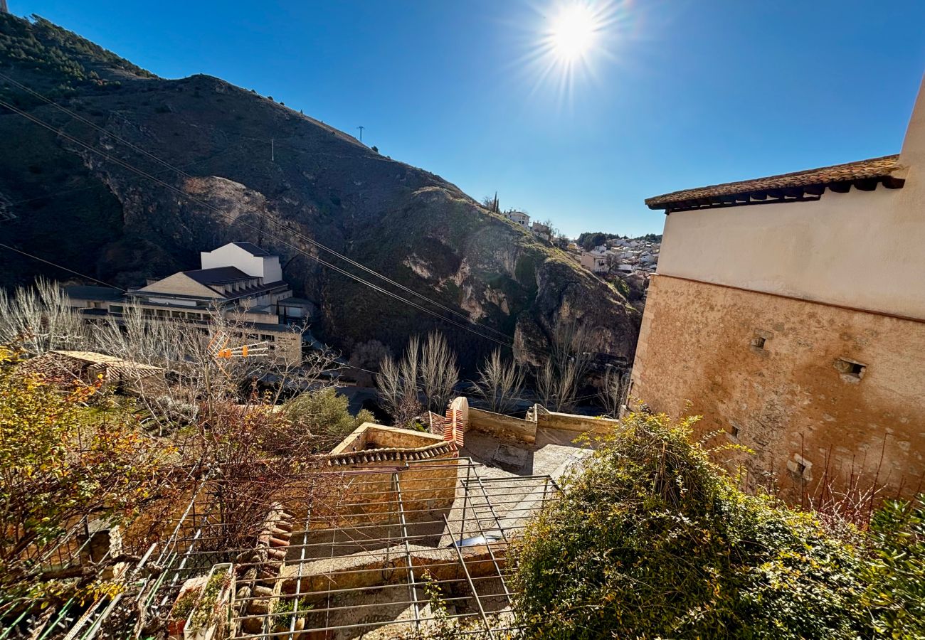 Estudio en Cuenca - Casa Colgada “Mirador de Leonor III” by Gloove